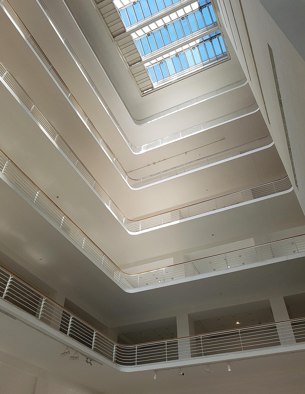 découvrez les expositions d'art incontournables du moment : artistes émergents, œuvres contemporaines et événements culturels à ne pas manquer dans votre région.